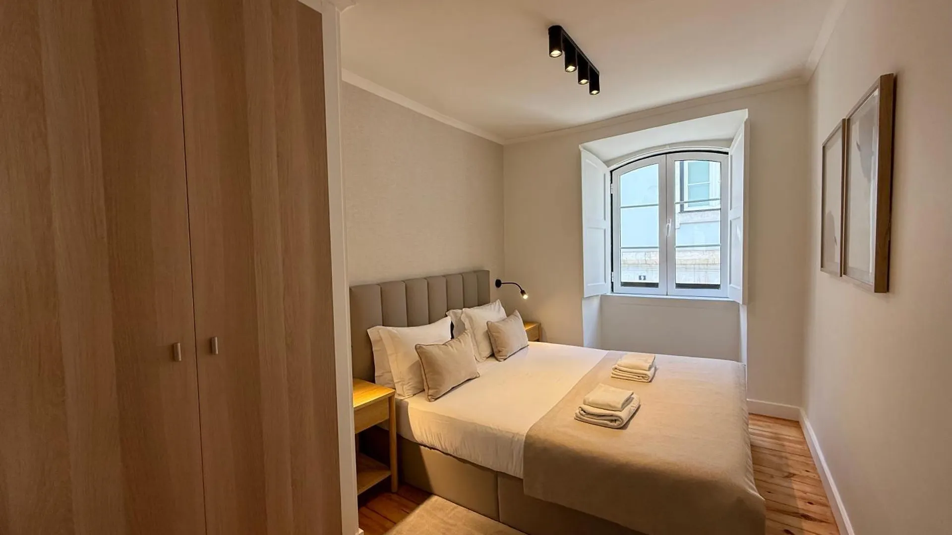 C1 Remodeld Beautiful Charming 2Br Apartment - Bairro Alto Lisbon Portugal